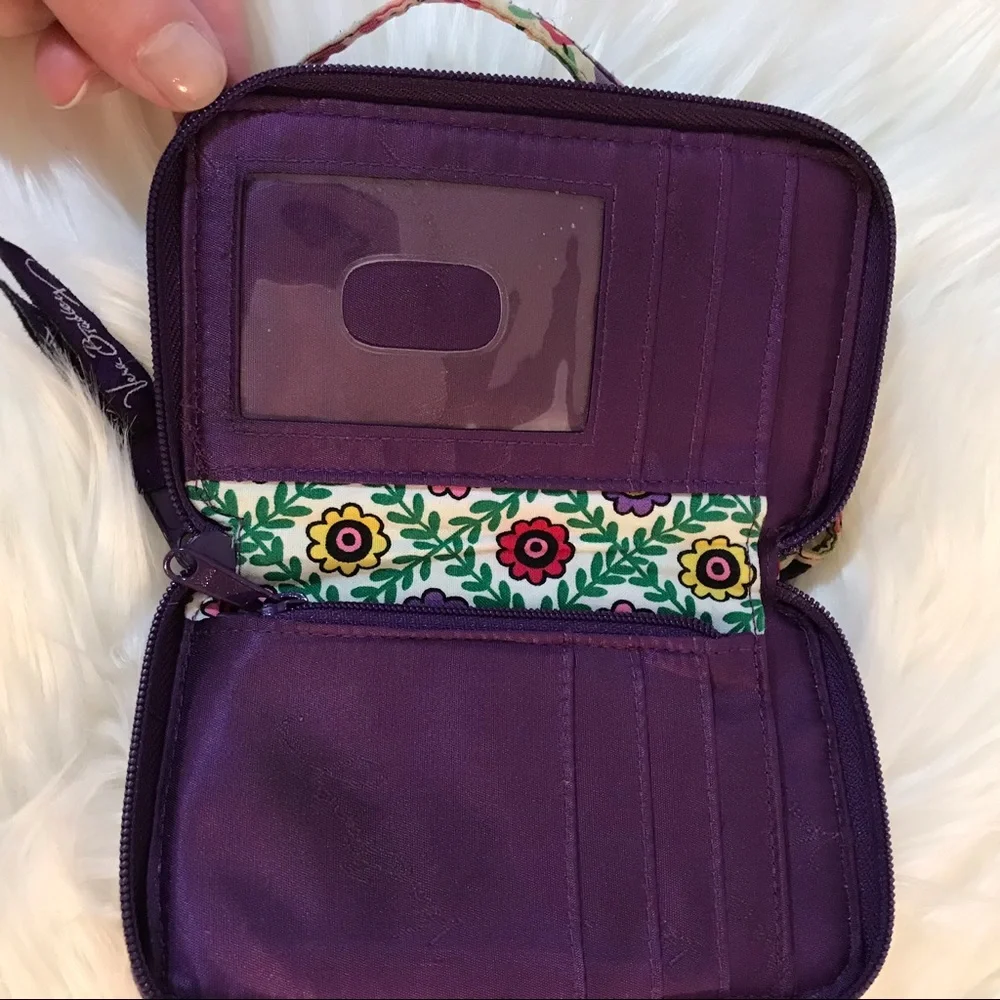 Vera Bradley wristlet phone wallet‎ floral pattern